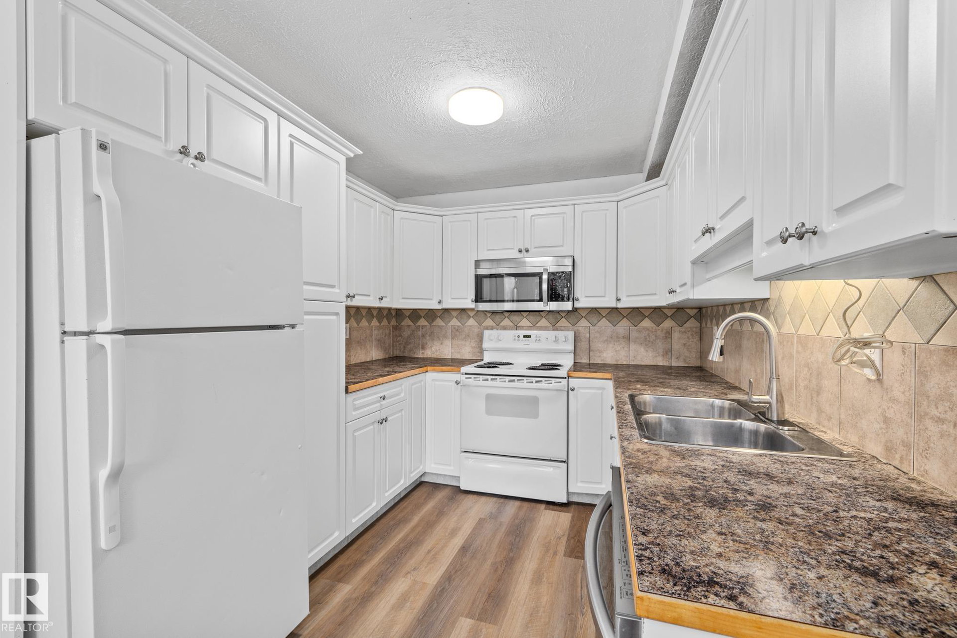 137 Londonderry Square, Edmonton, AB, T5C 3C4 | E4463561 | Realty Focus
