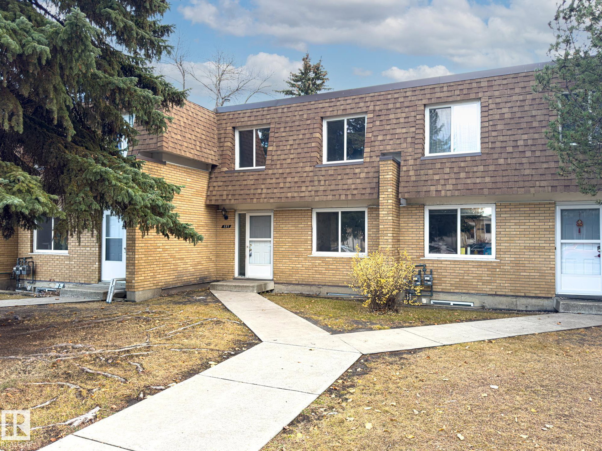 137 Londonderry Square, Edmonton, AB, T5C 3C4 | E4463561 | Realty Focus