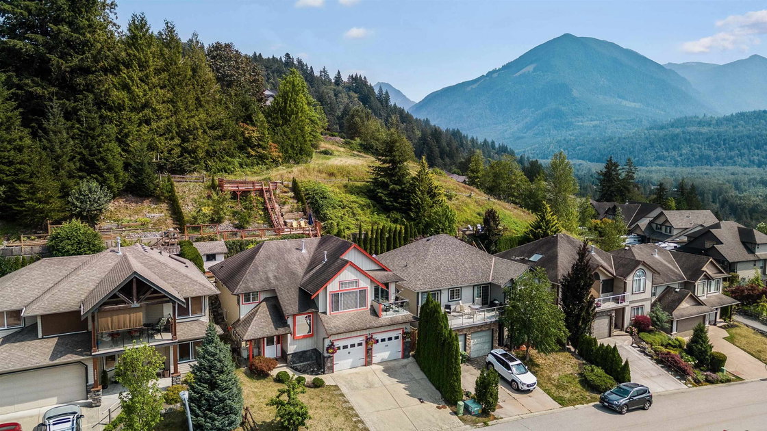 46082 Bridle Ridge Crescent, Chilliwack, BC, V2R 5W3 | R2914315 | Sarah ...