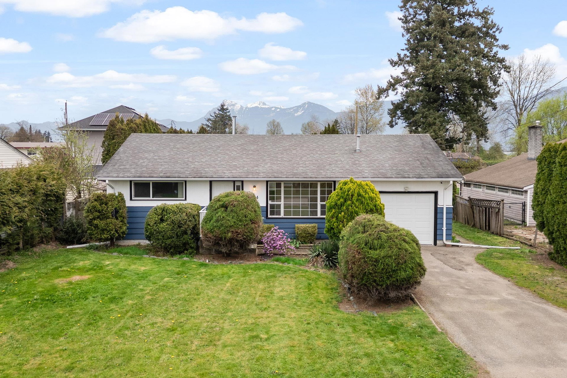 An image of 9144 Holly Street