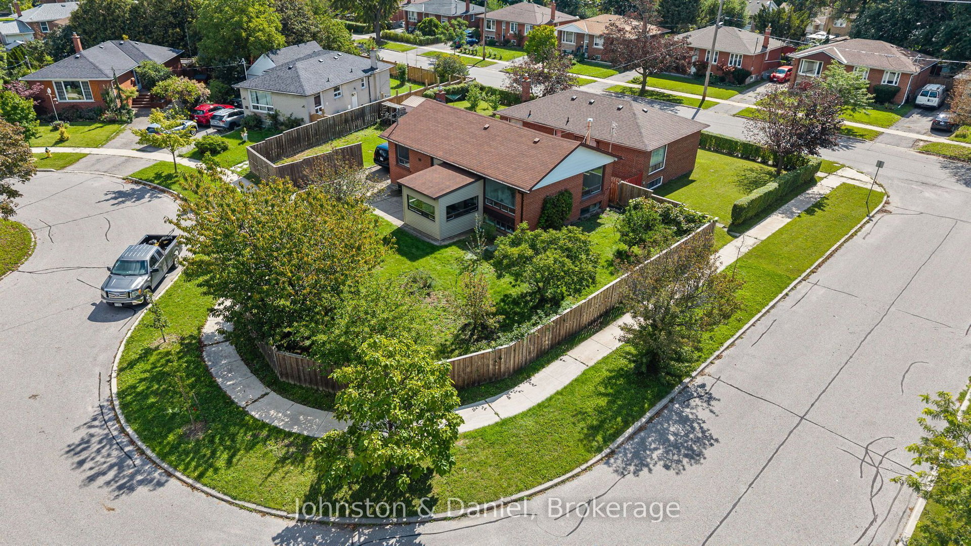 E13761328